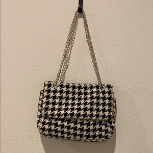 Stylish Black and White Houndstooth Chain Bag